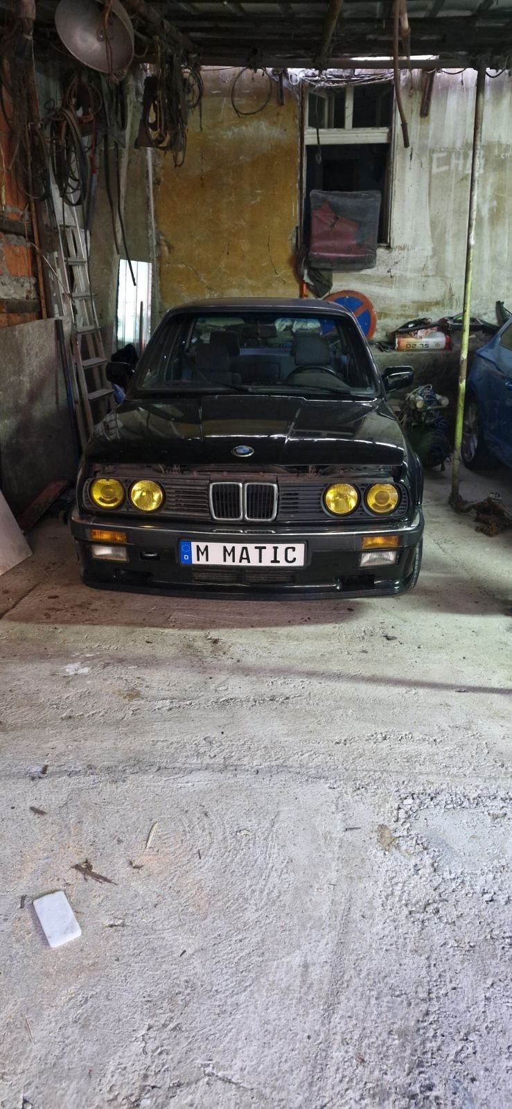 Klasični BMW u radionici